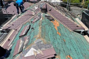 横浜市港南区で葺き替え工事による屋根修理　解体・撤去